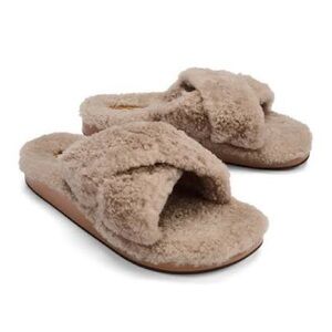 Olukai Hila Heu fuzzy Sherpa slippers slide ones